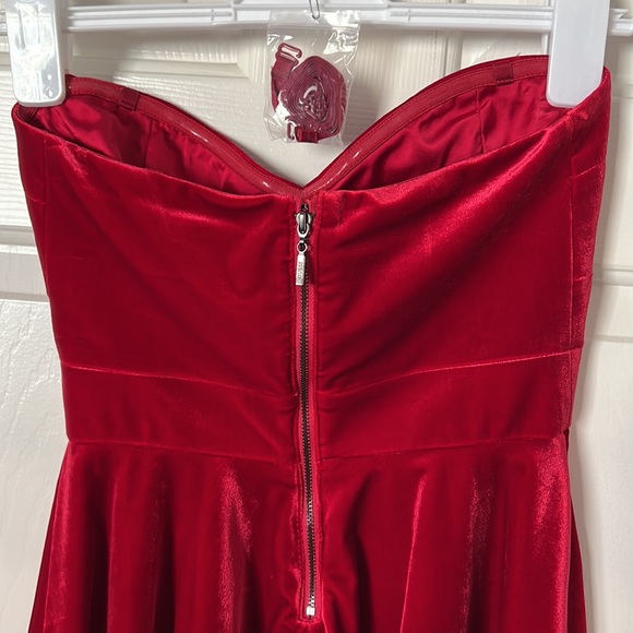 Guess red velvet peplum top (S) - Picture 4 of 7